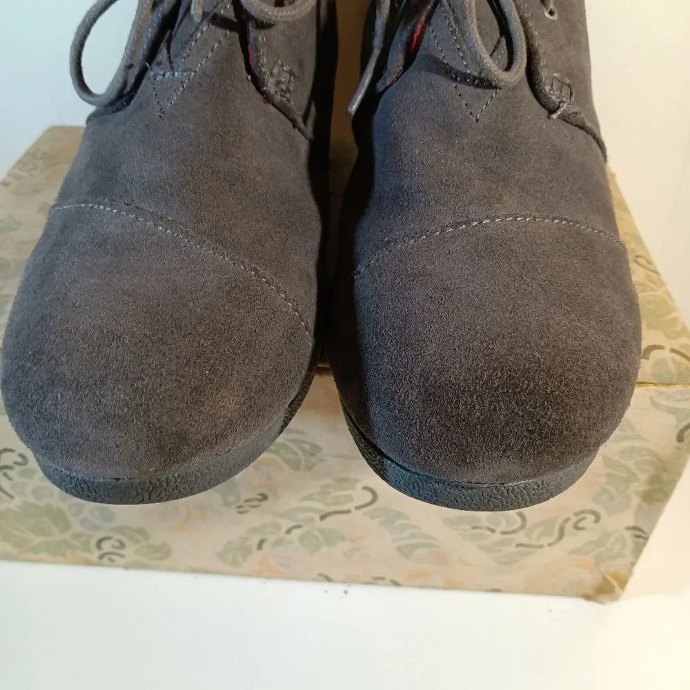 Toms Grey Suede Desert Wedge Bootie sz 4.5